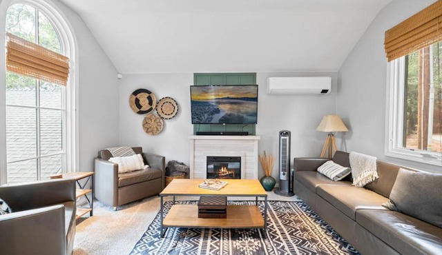 Bright Oak Cabin by Rather Be Properties