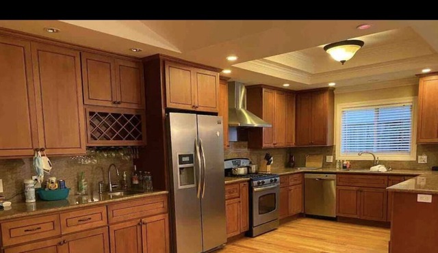 Bright Spacious Home with Huge Backyard ParK
