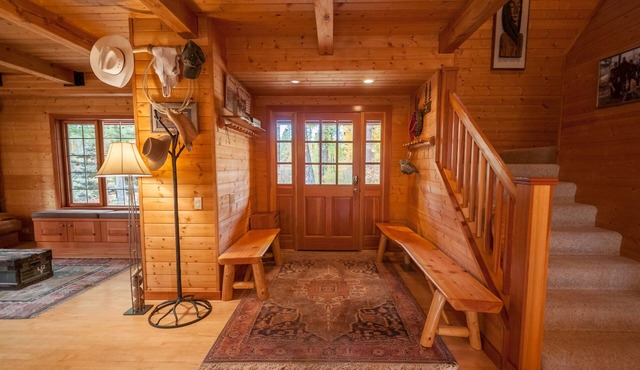 Brook Trout Lodge - 20 Acre Estate with Hot Tub