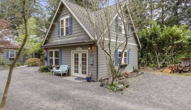Bungalow By the Bay Saltwater Retreat For 2 guests