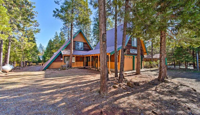 Cabin Hideaway < 1 Mi to Trinity Lake: Hike & Fish