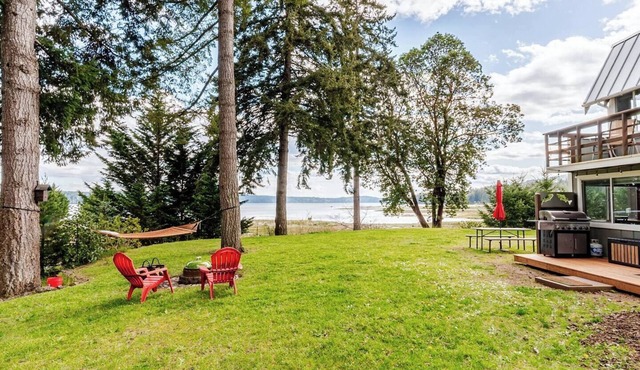 Camp Duckabush: Scenic Hood Canal A-Frame, inc: WIFI, Pet-Friendly, Well-stocked