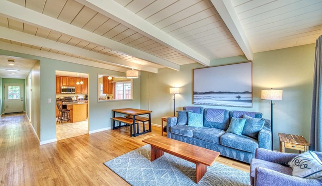 Capitola Surf Retreat with Private Backyard