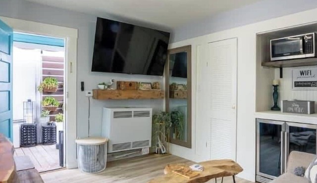 Capitola Village Bungalow - 2 Blocks from the Sand
