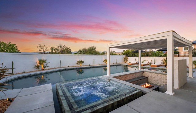 Casa Mañana: Oversized pool, Tulum inspired relaxing backyard/close to festivals