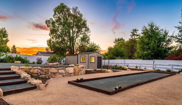 Casteel - 4,500 sq-ft retreat with a pool and hot tub in the middle of wine country!