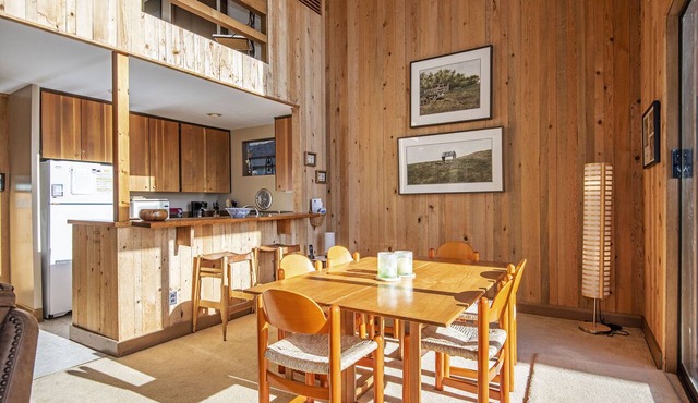 CH059 | Vintage Condo with Floor-to-Ceiling windows with full Mountain views!
