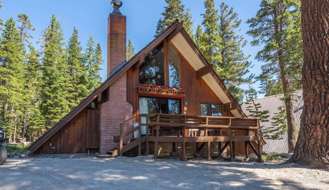 Chalet #17, Charming Ski in/Ski Out Steps to the