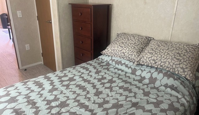 Charming 1-bedroom tiny house in awesome Chester with WiFi, central AC and Heat.