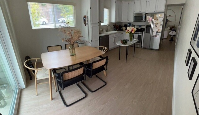 Charming 2-bedroom condo in Newport Beach with Wi-Fi in Newport Beach