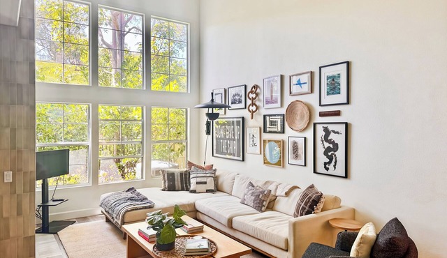 Charming 3-bdrm condo in Newport Coast, recently renovated by top designer.