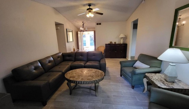 Charming 3-bedroom house in enchanting Lancaster with AC, WiFi