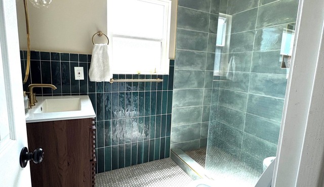 Charming 3-bedroom house with AC, Fast WiFi in Pasadena near Rose Bowl