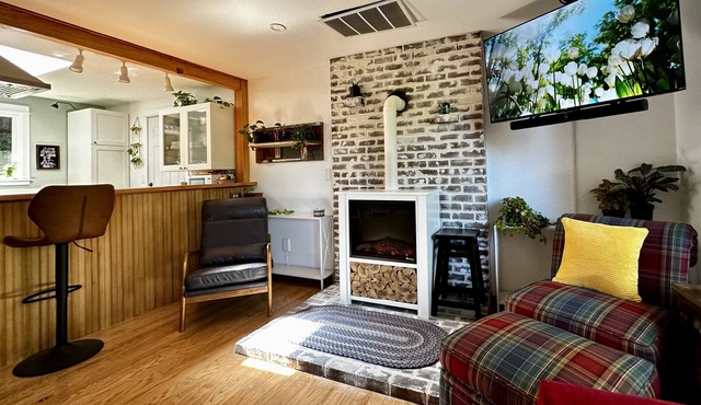 Charming, 3 BR Home on a corner lot in Mount Vernon.