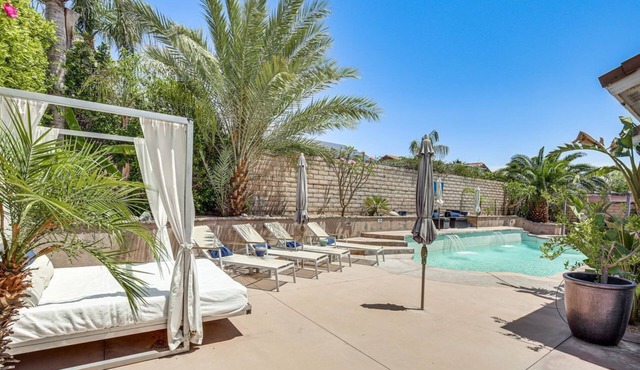 Charming 3bedroom home in serene Palm Springs with solar AC Resort like backyard