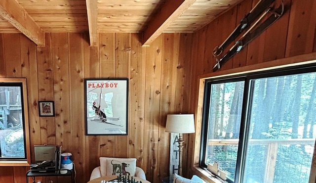 Charming 3BR Getaway/10 min to Donner Lake/BBQ/Hikes/Board Games/Fireplace