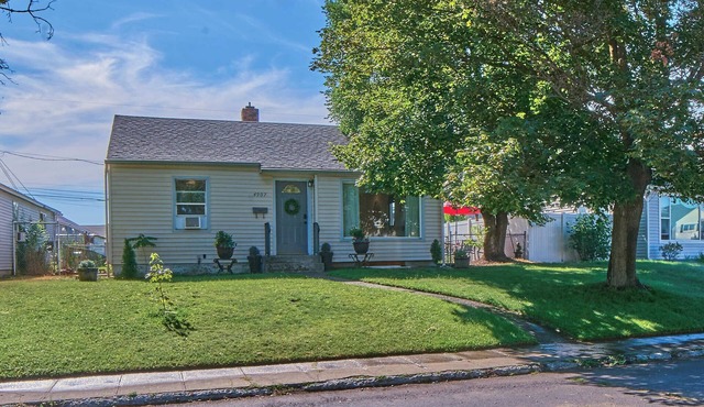 Charming 4-bedroom light and open concept house with in a good area of Spokane