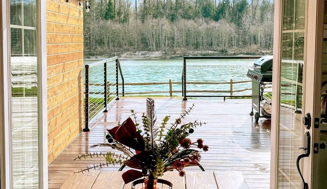 Charming Cabin Getaway w/Hot Tub & River Mt. Views