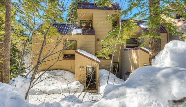 Charming Condo with Shared Hot Tub, Pool, Resort Amenities - Close to Ski & Beach