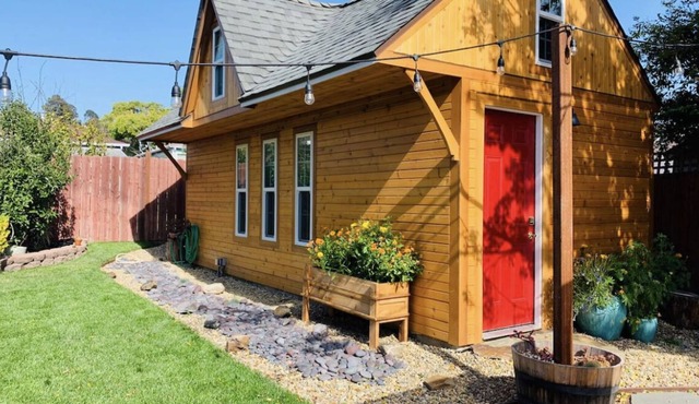 Charming Cottage with Hot Tub and Yard