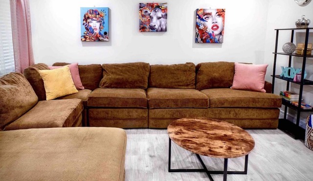 Charming Dwntwn Getaway w/ Arcade 20% OFF