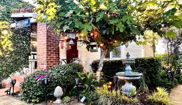 Charming guest house cottage in soothing Los Angeles perfect for your getaway