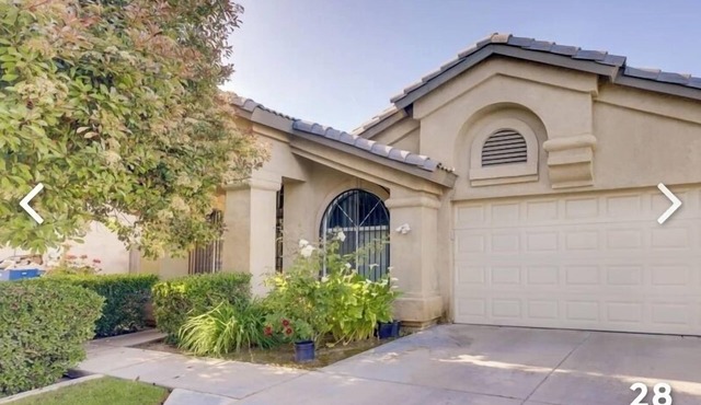 Charming Home. 5 bedrooms .2 restrooms .2 Living rooms with 10 beds for 16 guest