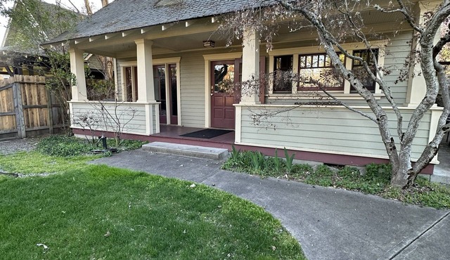 Charming Jacksonville cottage with a front porch, full kitchen, off-street parking, and walkable access to Britt Festival, downtown shops, restaurants, and wine tasting. Features two bedrooms, two bathrooms, and peaceful historic charm.