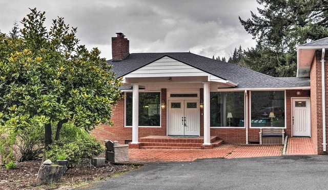 Charming Kelso Home w/Proximity to Cowlitz River!