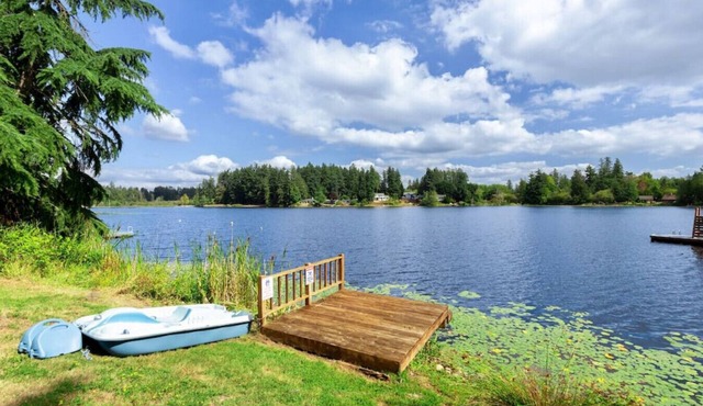 Charming Lakefront 6b3b with Panoramic Views