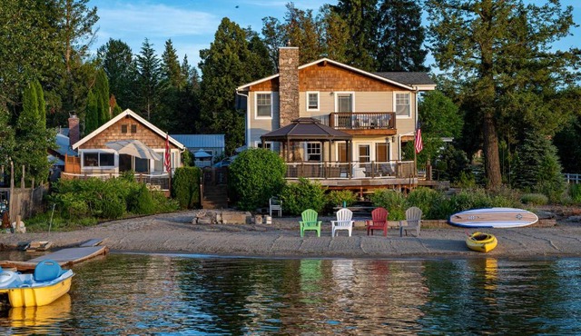 Charming Lakefront Cabin w/Deck & Fire Pit! in Newport
