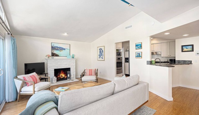 Charming Lantern Village Cottage—Walk to Beach, Harbor, Dining & More