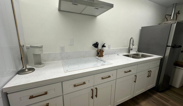 Charming studio in wonderful Bakersfield with AC, WiFi