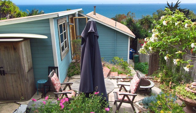 Charming Summerland Beach Cottage with Ocean View.walk to town and beach!