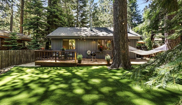 Charming Sunnyside Cabin with Sauna - Walk to Lake