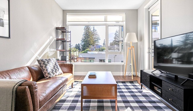 Cheery Mountain View 1BR w/ Pool, Spa, Roofdeck, by Blueground