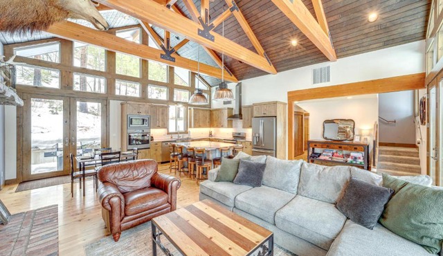 'Chelan Mountain Retreat' Chalet w/Fire Pit!