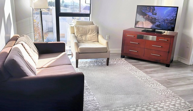 Chic Hollywood 2BR Exclusive Residence: Complimentary AC, WiFi & Parking