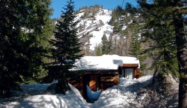Classic Mountain Cabin - Near Lake Tahoe and Tahoe City