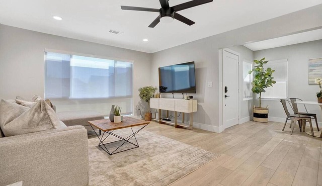 Clean 2BR/2BA Family Home · Near Disneyland