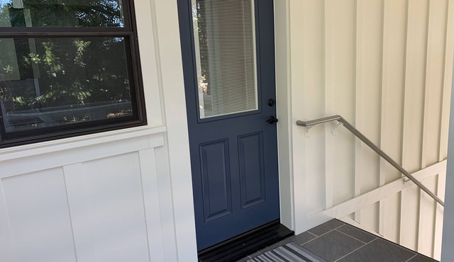 Clean, Modern 1 Bedroom Apt Built in 2019 - Walking distance to HBG Plaza in Healdsburg