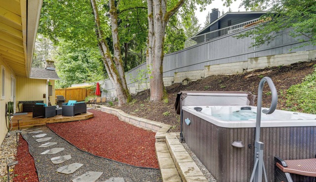 Close to Light Rail! Sammamish Home w/Hot Tub