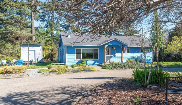 Coastwood is a great coastal 4 bedroom house just minutes from the beach!