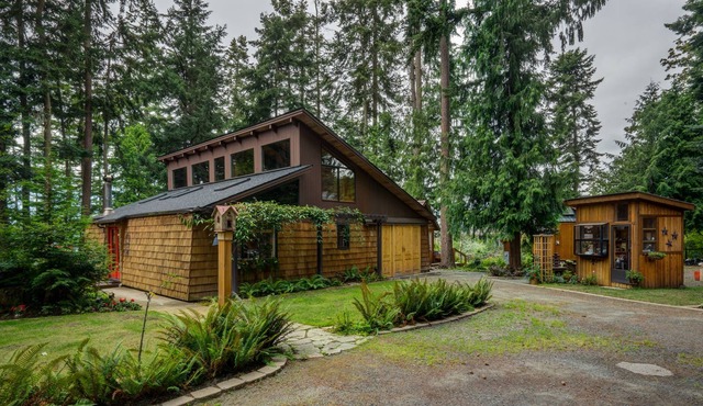 Comfortable Cottage With Western View, Just 3 Miles To Downtime La Conner!