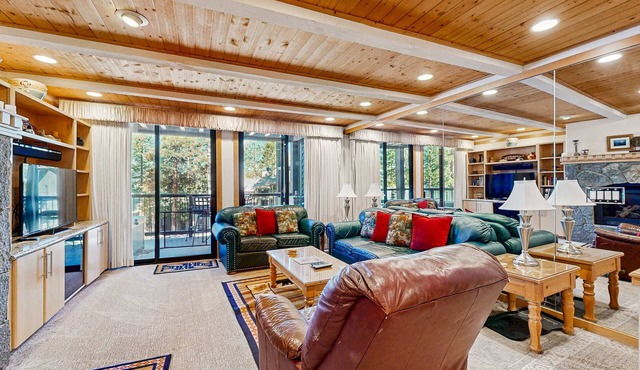 Comfortable Townhome with Pool, Deck, & Lovely Sunsets - Walk to Lake