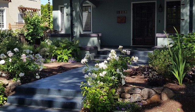 Completely Restored home w/OD living & cooking, Spa Fire Pit! Walking score 93!