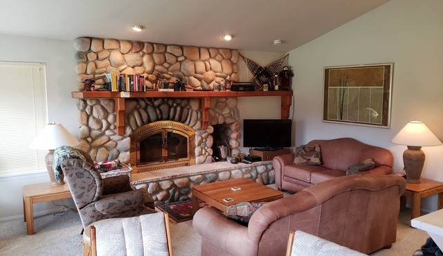 Condo with Mountain Views Walking Distance to Town