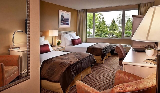 Convenient Location! Relaxing Room w/2 Double Beds, Free Breakfast and Parking