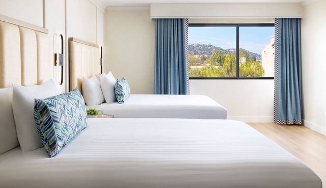 Convenient Stay, Superb Location! 4 Family-friendly Units, Dogs Allowed, Pool