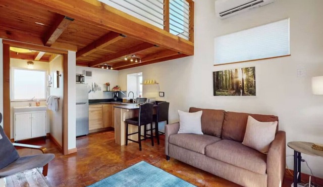Cottage near Zoo, Beaches, Hospitals, and Redwood Forests